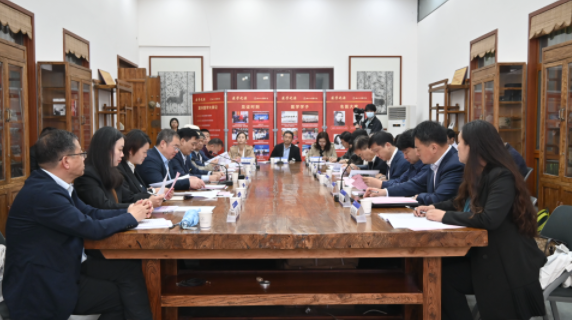 西北高等教育奠基人、中国现代医学先驱徐诵明雕像在乐鱼网页版页面登录落成